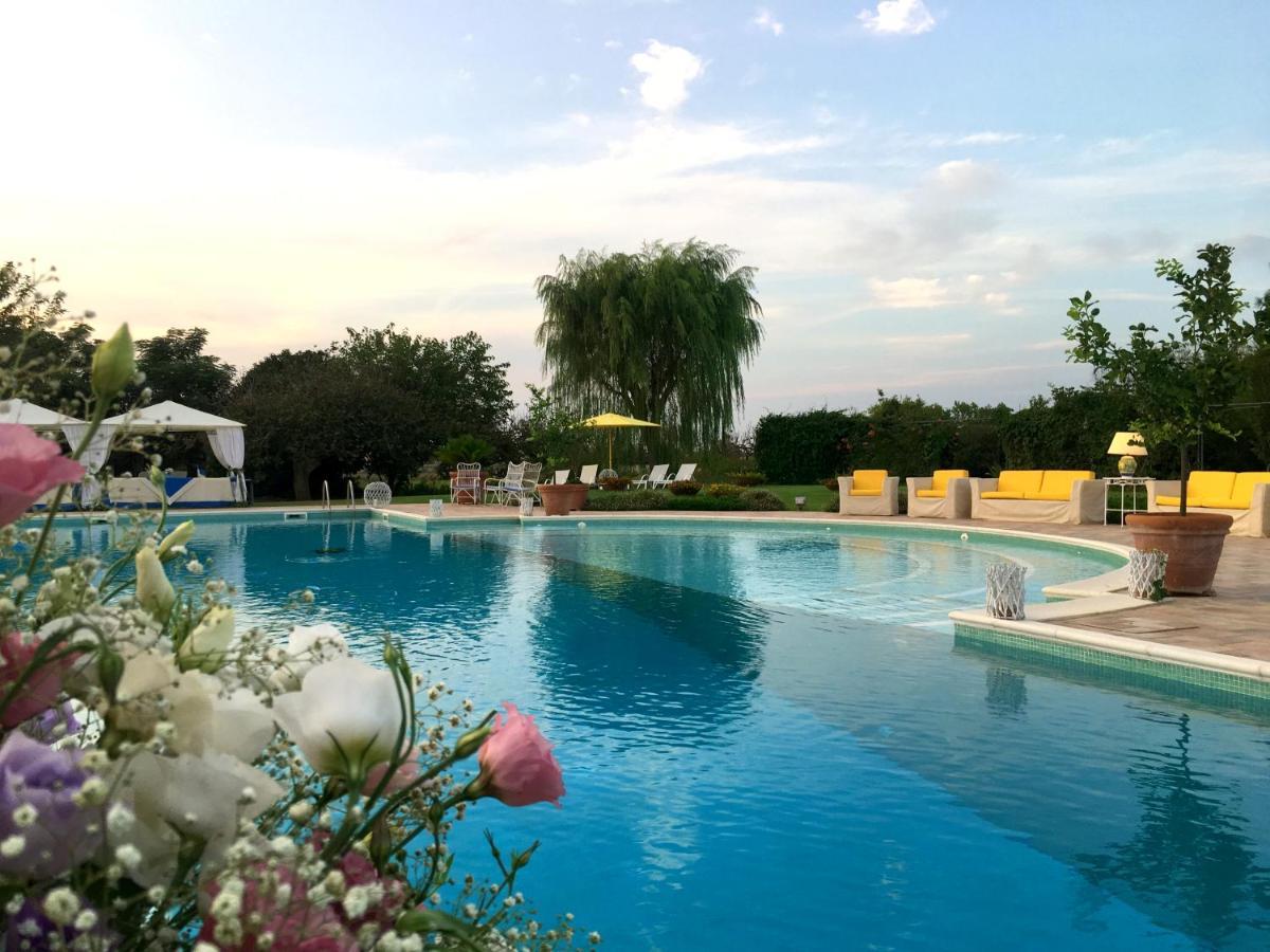 Tenuta DonnAnna Galatone Bagian luar foto